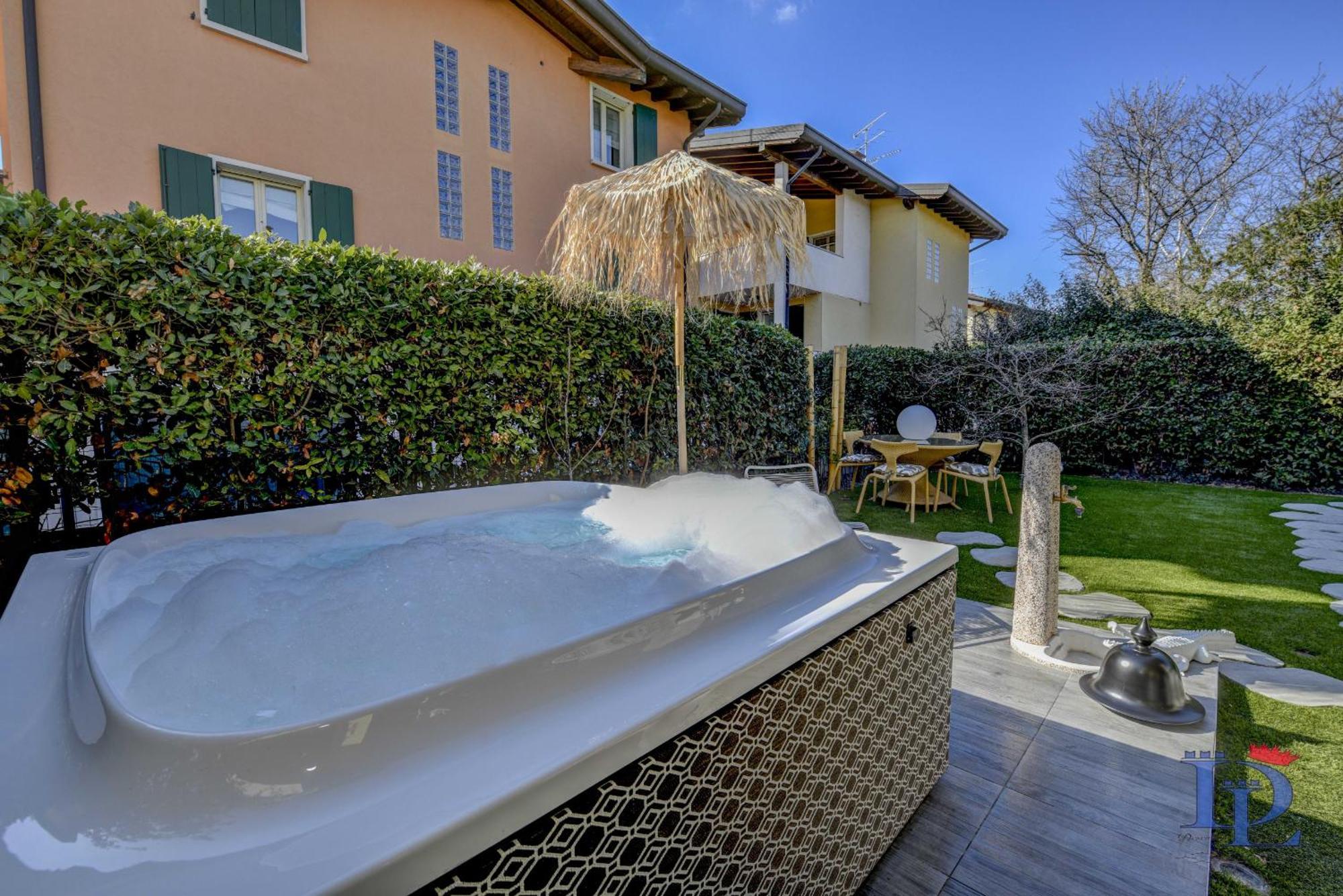 Desenzanoloft Official Partner Marriott Homes & Villas - Luxury Suite With Jacuzzi And Garden 代森扎诺-德尔加达 外观 照片